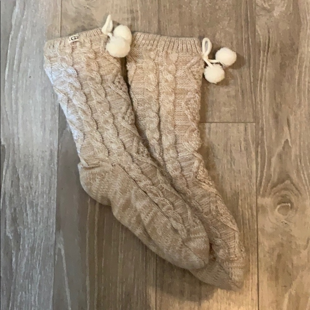 UGG reading socks